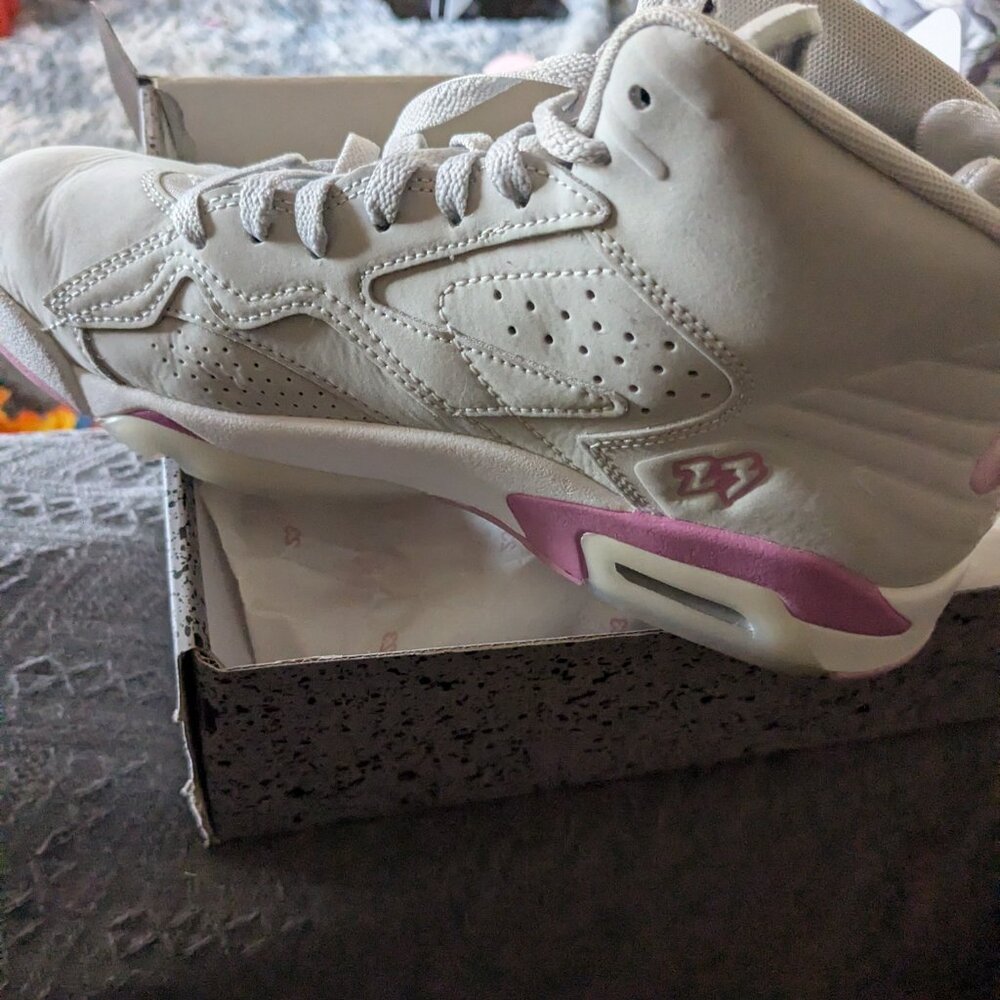 Womens Jordans MVP size 9 - Picture 6 of 6